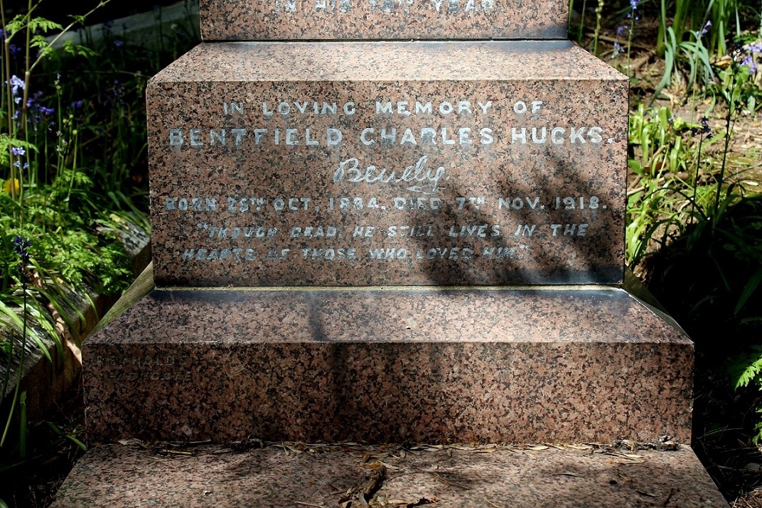 Hucks grave